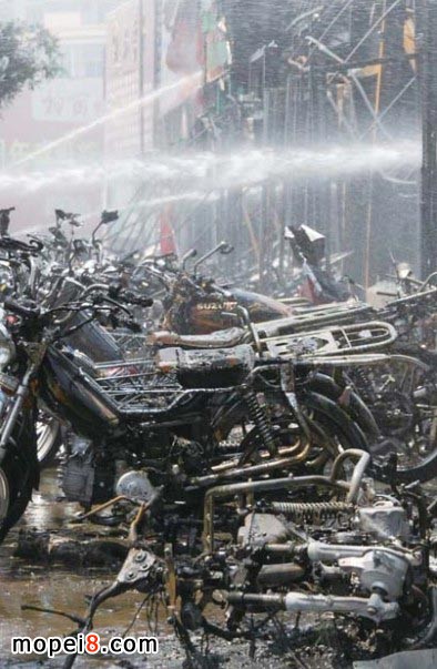 芝罘屯汽配市場突失火數百輛電動車摩托車燒毀