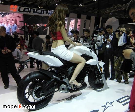 隆鑫摩托LX650摩博會現場