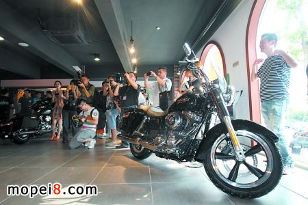 哈雷大排量休閑摩托