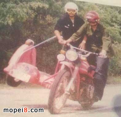 飛輪交換駕駛邊三輪摩托車技巧