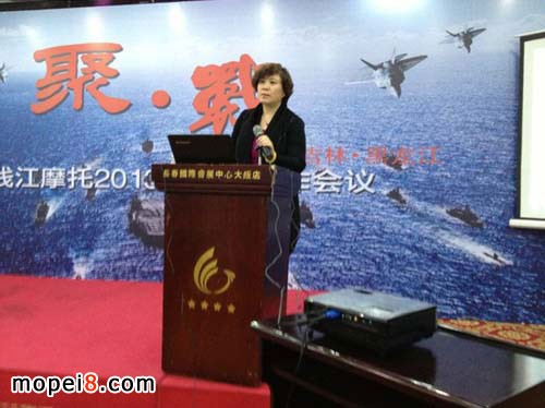 浙江錢江摩托銷售公司總經理林小榮介紹錢江摩托車全國發展規劃并做出全新部署