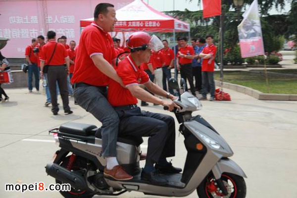 大陽摩托推出國內(nèi)首款商務(wù)踏板摩托車