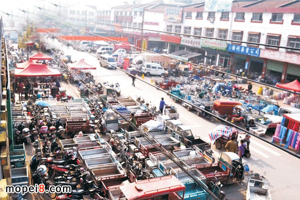 燃油三輪車、電動三輪車大沖撞