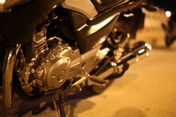 建設雅馬哈天劍王YBR250 VS 豪爵鈴木驪馳GW250