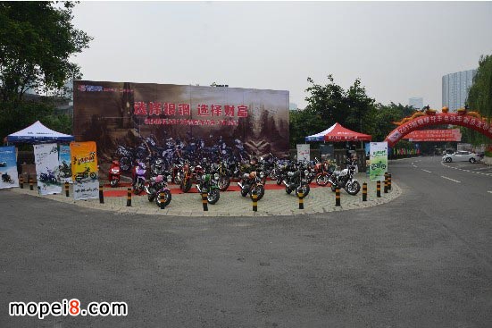 充滿摩旅氛圍的試乘試駕場地