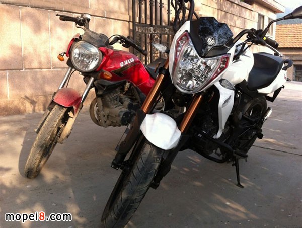 錢江摩托車藍(lán)寶龍vs暢跑