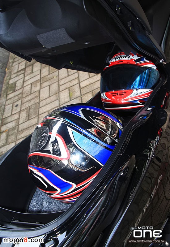 FORZA 300Ҳɔ[ŃĦ܇^