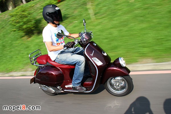 意大利比亞喬Vespa摩托車