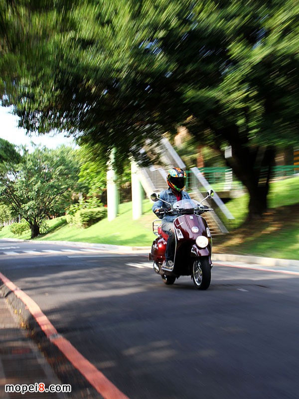 意大利比亞喬Vespa摩托車試駕