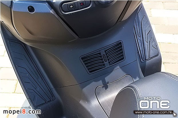 SYM GTS 300iĦ܇ůLCԓɢȴ