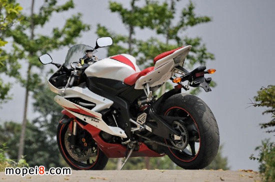 YamahaYZF-R6摩托車