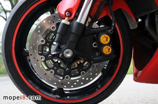 YamahaYZF-R6摩托車