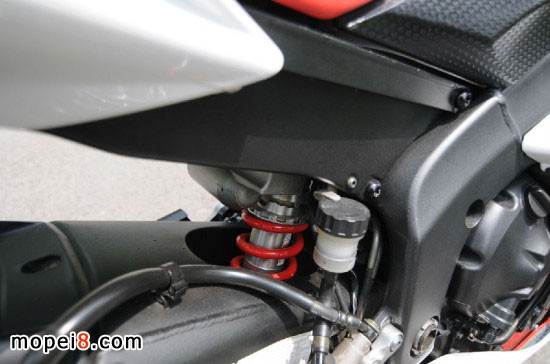 YamahaYZF-R6摩托車