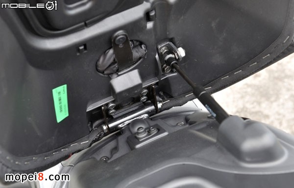 Śٿ_Aprilia SRV850Ħ܇