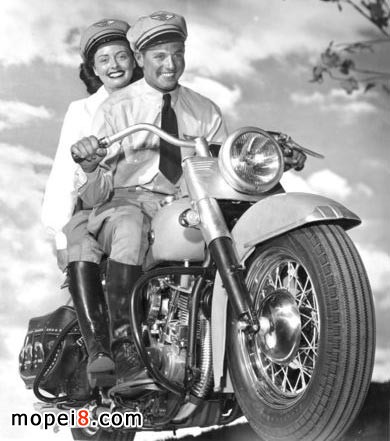 1949年FL Hydra Glide搭載了盤頭發動機