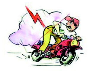 雷雨天盡量別騎電動車摩托車