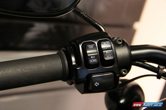 哈雷883硬漢2013款XL883N摩托車開關