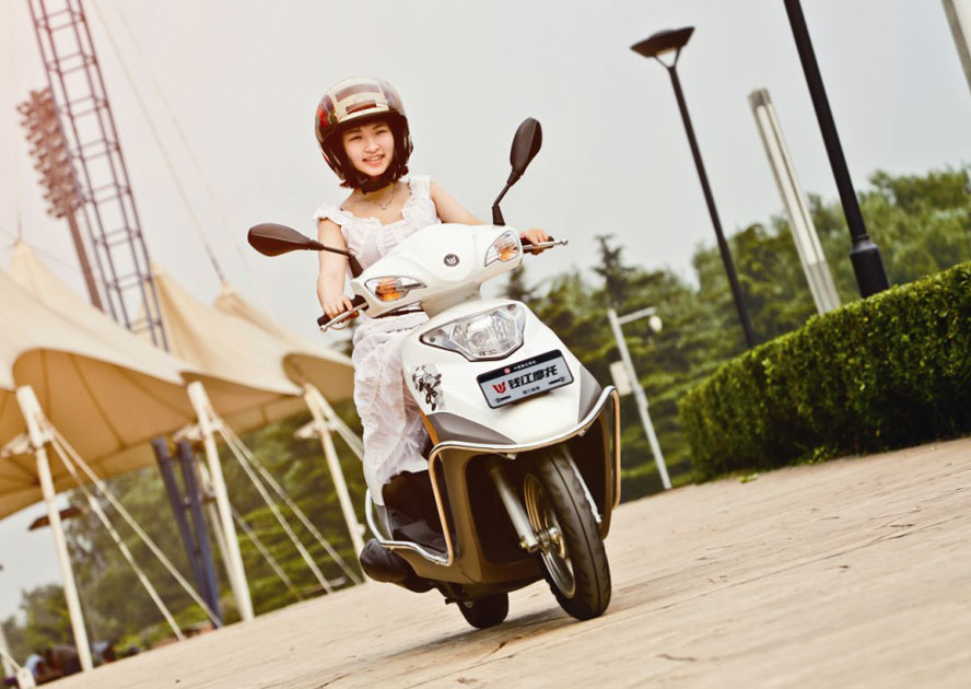 錢江“寶悅”QJ110T-8踏板摩托車評測