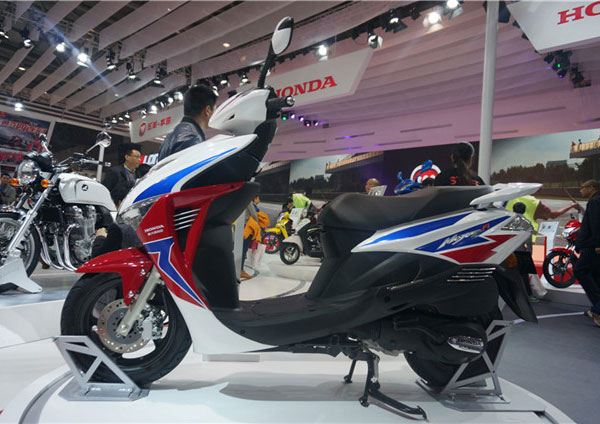 新大洲本田魔戟摩托車