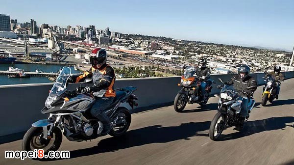 四款中量級多功能摩托車PK