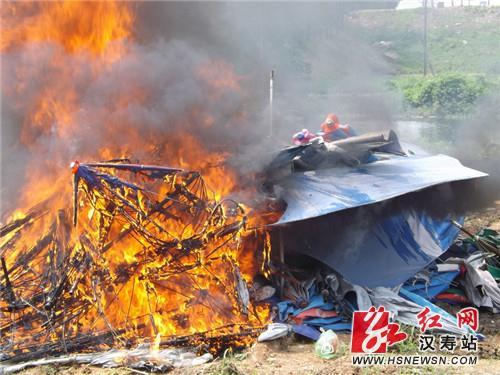 摩托車遮陽傘銷毀