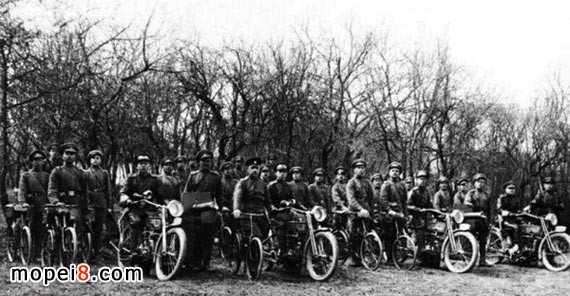 邊三輪摩托車被搭載不同口徑的機槍作為軍事用途