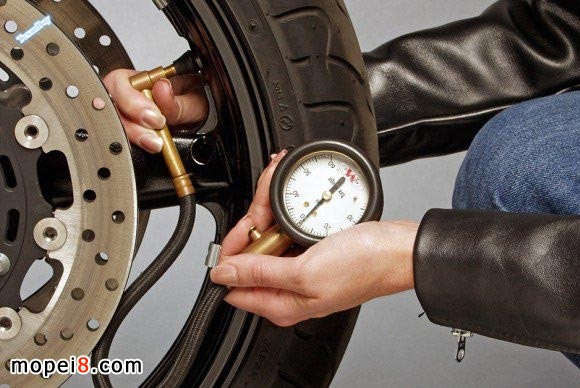 摩托車輪胎胎壓的測量