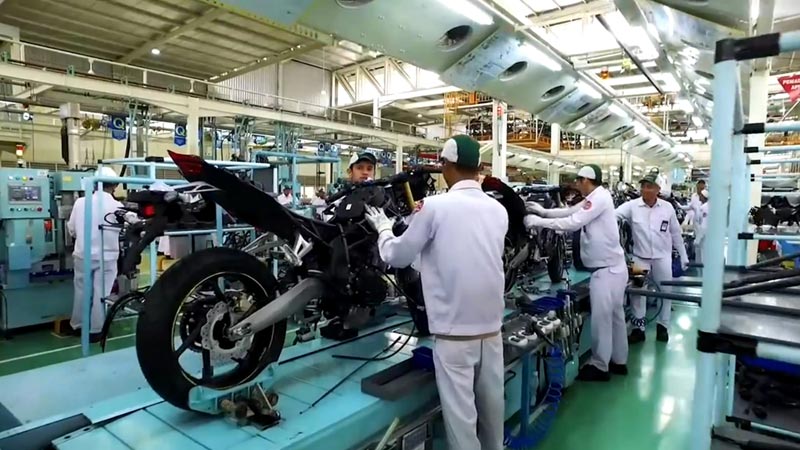 本田CBR250RR摩托車生產線