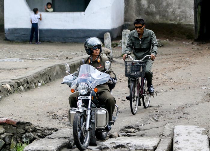 朝鮮禁摩只有一種人可以騎摩托車